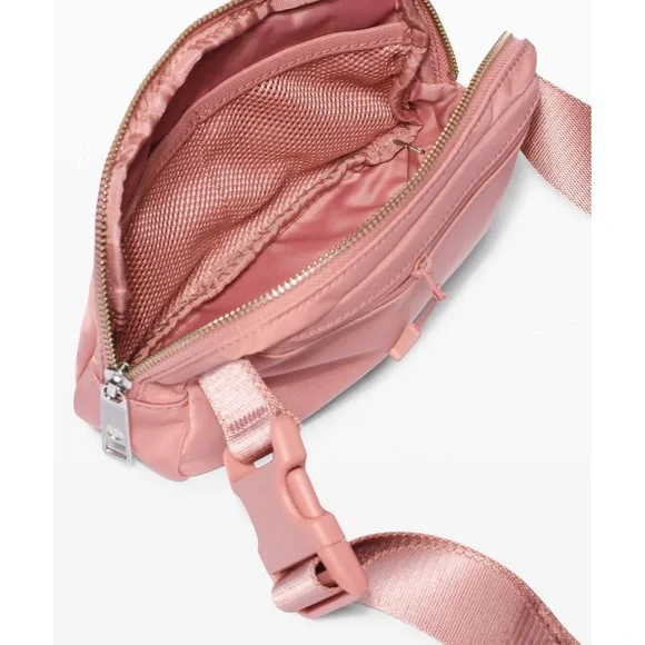 Lululemon Everywhere 1L Belt Bag in Pink Pastel - Picture 4 of 11